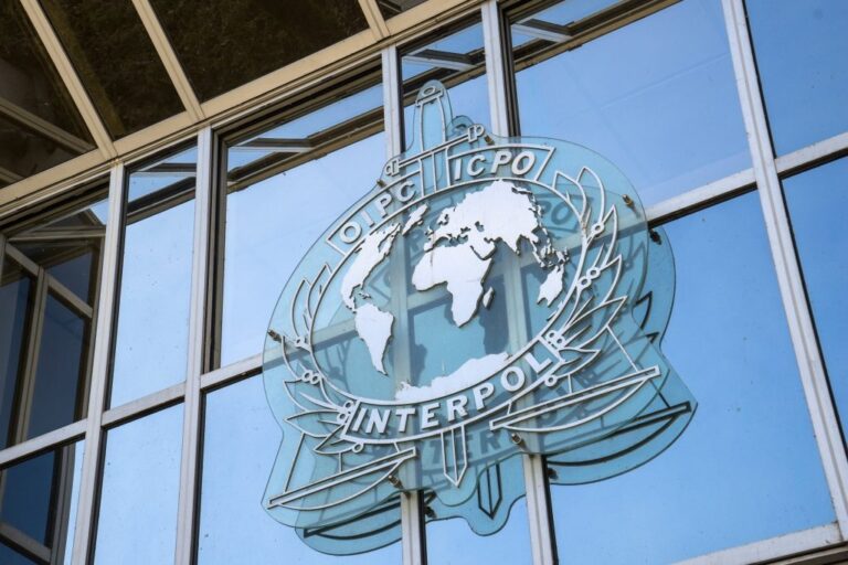 Alarmi/ Interpol: Armët e dërguara në Ukrainë mund të përfundojnë në duart e kriminelëve