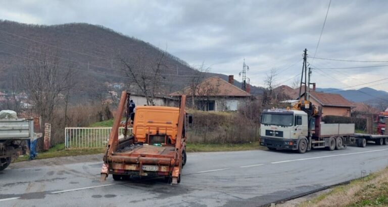 Nis largimi i barrikadave në Kosovë