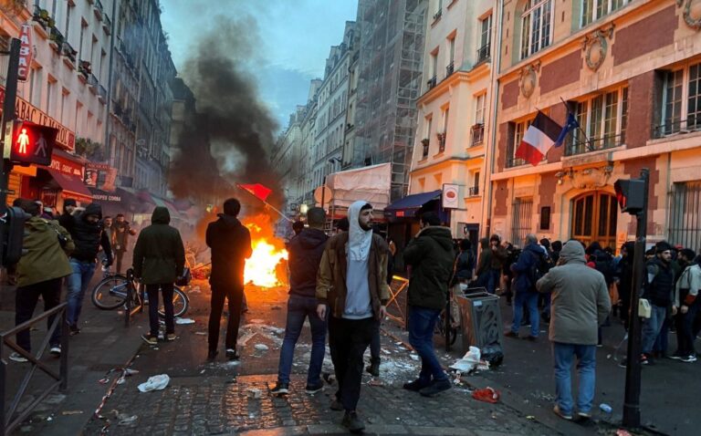 Vriten 3 kurdë në Paris, plas dhuna