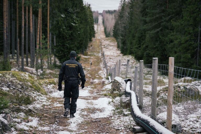 Finlanda ngre një mur 200 km në kufirin me Rusinë