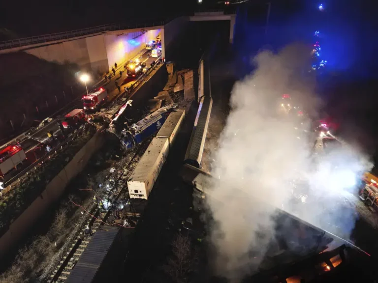 Përplasen trenat në Larisa të Greqisë, mbi 32 të vdekur