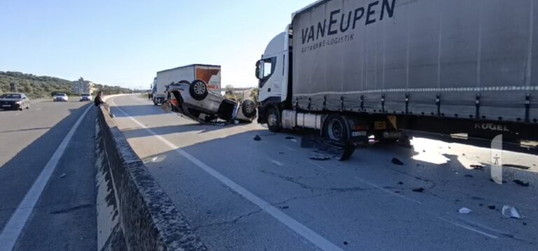 Përplase tre automjete në autostradën Lushnje  – Rrogozhinë