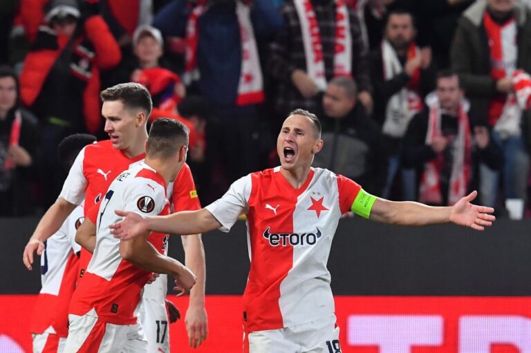 Çekia mbetet tabu për Romën, Slavia dërrmon 2-0 Mou: Toulouse turpëron Liverpool, shembet Ajax