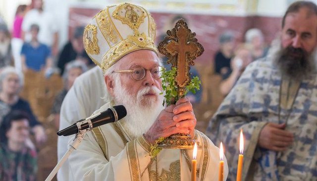 Krishtlindje/  Janullatos: Le të ecim përpara me durim në betejën që na pret