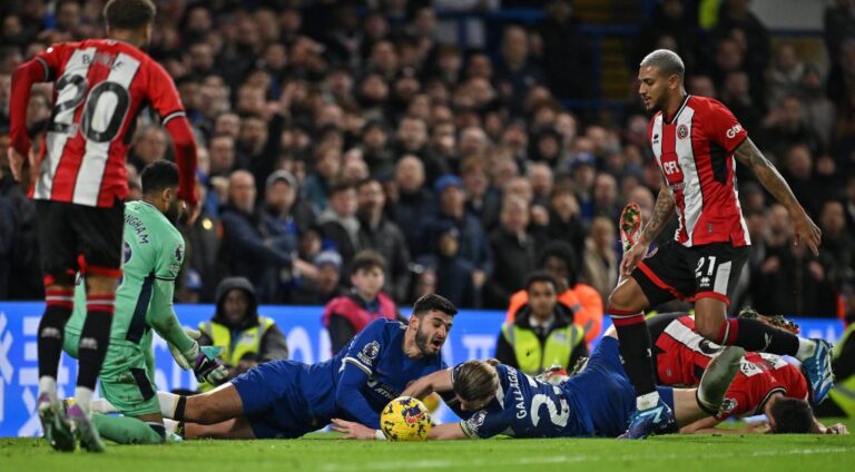 Broja nuk shënon as me portë bosh: Chelsea thyen Sheffield, City barazohet në shtesë nga Palace