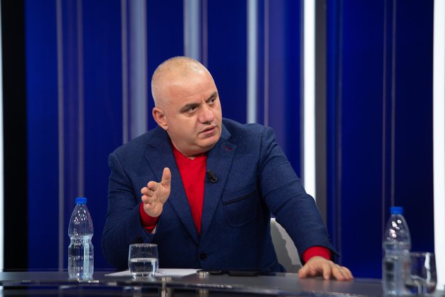 ‘I ka sulmuar e i ka përdorur vrasẽsit shqiptarë’/ Artan Hoxha jep detaje nga vràsja e mafiozit grek