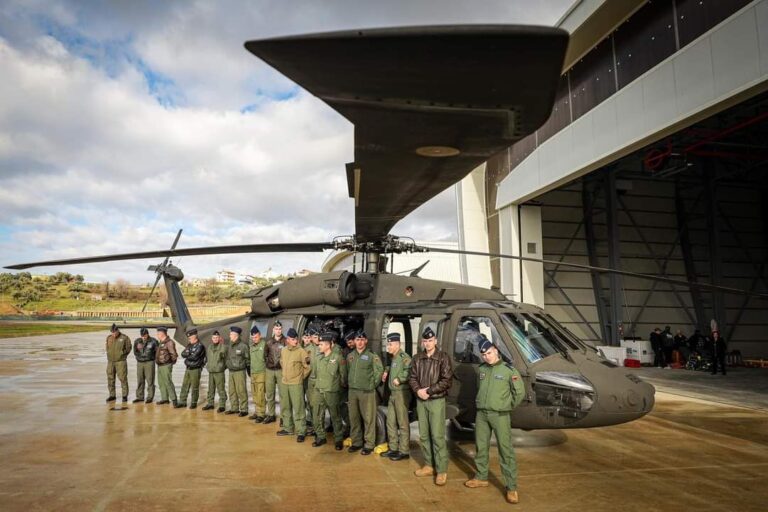 Shqipëria prezanton helikopterët e rinj UH-60 Black Hawk