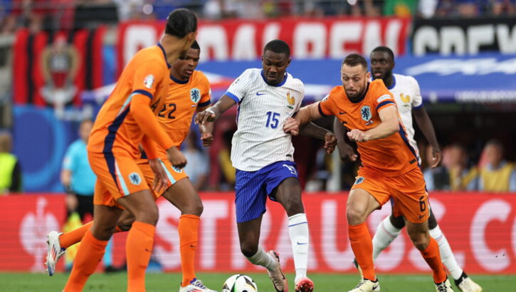 Holanda dhe Franca bëjnë paqe në Grupin D, por ka polemika për golin e anuluar
