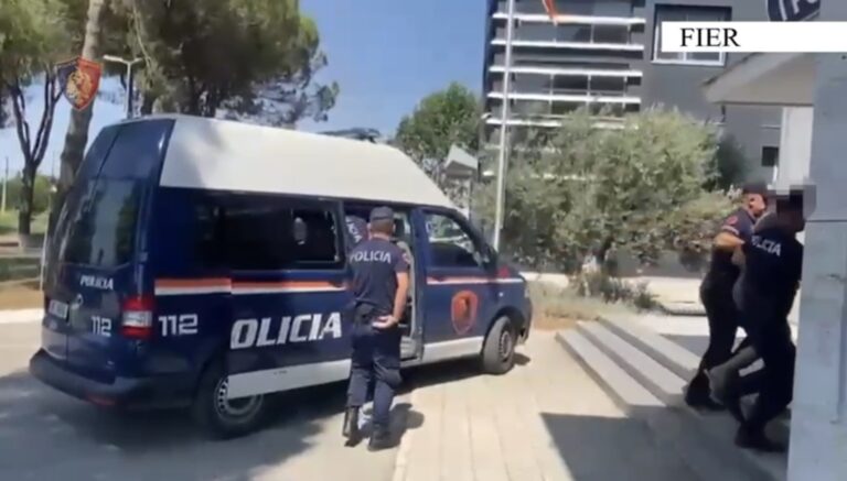 Policia Fier arreston dy shtetas