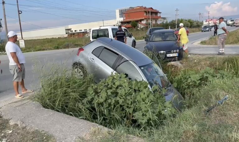 Aksident në Fier – Patos/ Përplasen dy mjete një femër e plagosur leht (vidio)